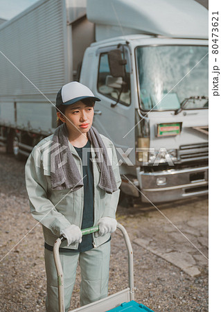 働く女性肉体労働の写真素材