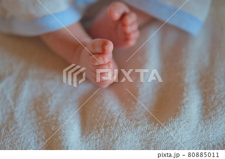 足 足の裏 小さい 赤ちゃん 可愛いの写真素材