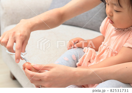 つめきり 子供 こども 爪切りの写真素材