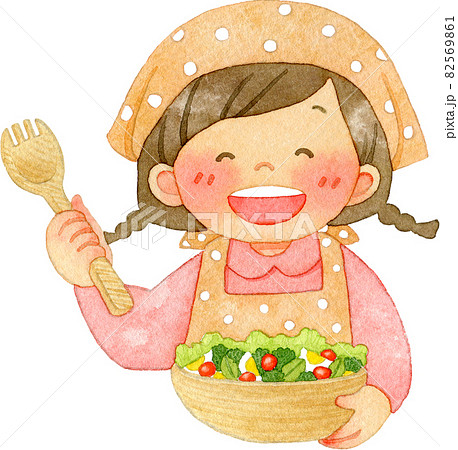 サラダボウルを持って料理のお手伝いをする笑顔の女の子
