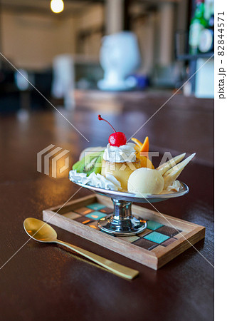 プリン レトロ 昭和 カスタードの写真素材