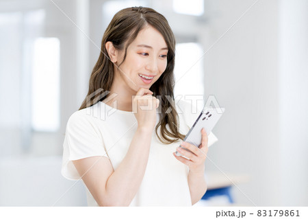 白い腕の写真素材