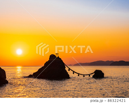 二見浦 夫婦岩 朝日 日の出の写真素材 - PIXTA 二見浦 夫婦岩 朝日 日の出の写真素材 - PIXTA