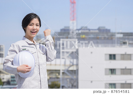 女性 作業員 作業着 かっこいいの写真素材