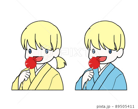 りんご飴 食べるの写真素材