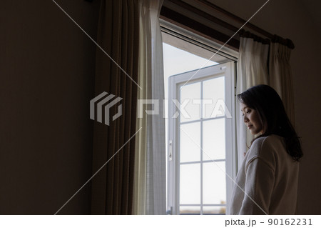 窓 レースカーテン ヨーロッパ 部屋の写真素材 窓 レースカーテン ヨーロッパ 部屋の写真素材