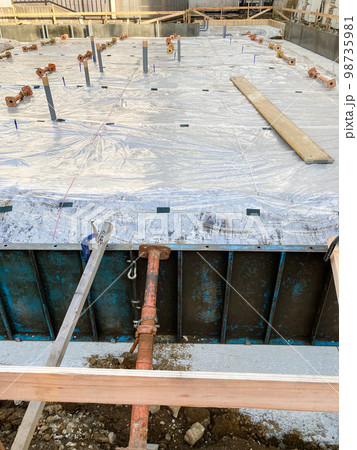 集合住宅の基礎工事現場のイメージ