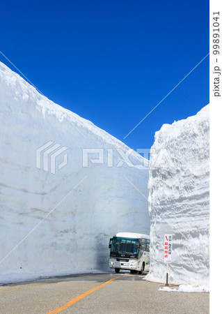 大雪連峰 大雪連峰の写真素材 - PIXTA