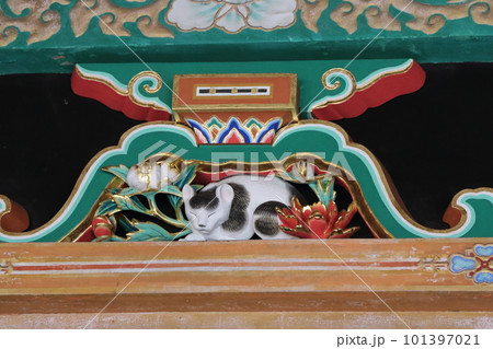 【 左甚五郎・眠り猫 陶板 】　大正～昭和初期　日光東照宮 眠り猫（日光東照宮・東回廊）｜THE GATE｜日本の旅行観光