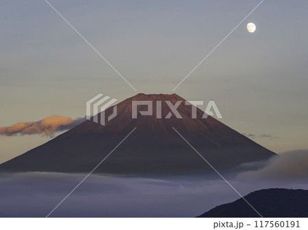 富士山 夕焼け 赤富士の写真素材 - PIXTA