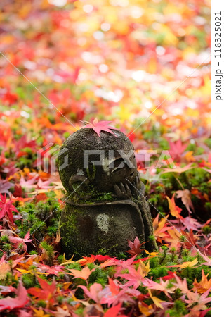 紅葉 秋 お地蔵さん 地蔵の写真素材 - PIXTA