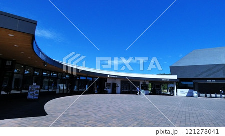 ポロト湖畔に誕生した素晴らしいウポポイ