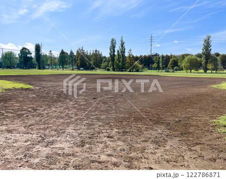 快晴の日の野球グラウンドのイメージ