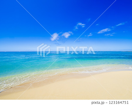 ハワイ 海 青空 コバルトブルーの写真素材 - PIXTA