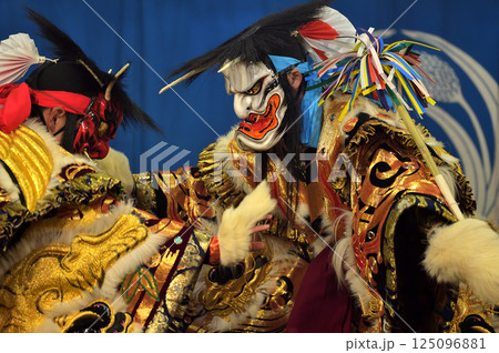 赤鬼 神楽 踊り 石見神楽の写真素材 - PIXTA