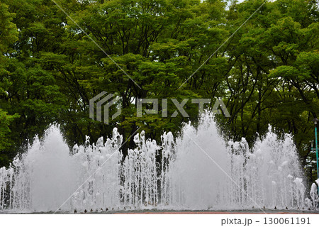 噴水 滝 夏 水の写真素材 - PIXTA