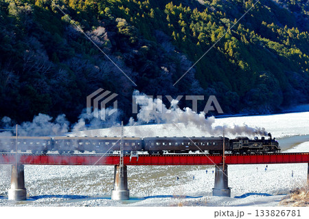 蒸気機関車 鉄橋 SL 鉄道の写真素材 - PIXTA