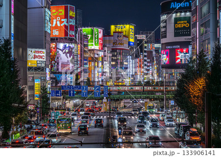 新宿大ガード交差点の写真素材 - PIXTA